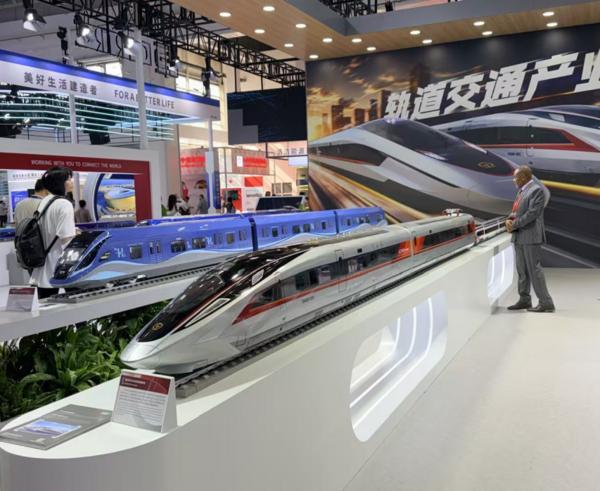 复兴号、碳纤维地铁、氢能列车......中国中车链博会秀出“绿色 速度”