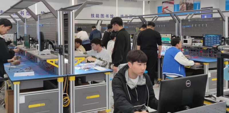 “技能图书馆”强基赋能 打造智能工匠孵化器