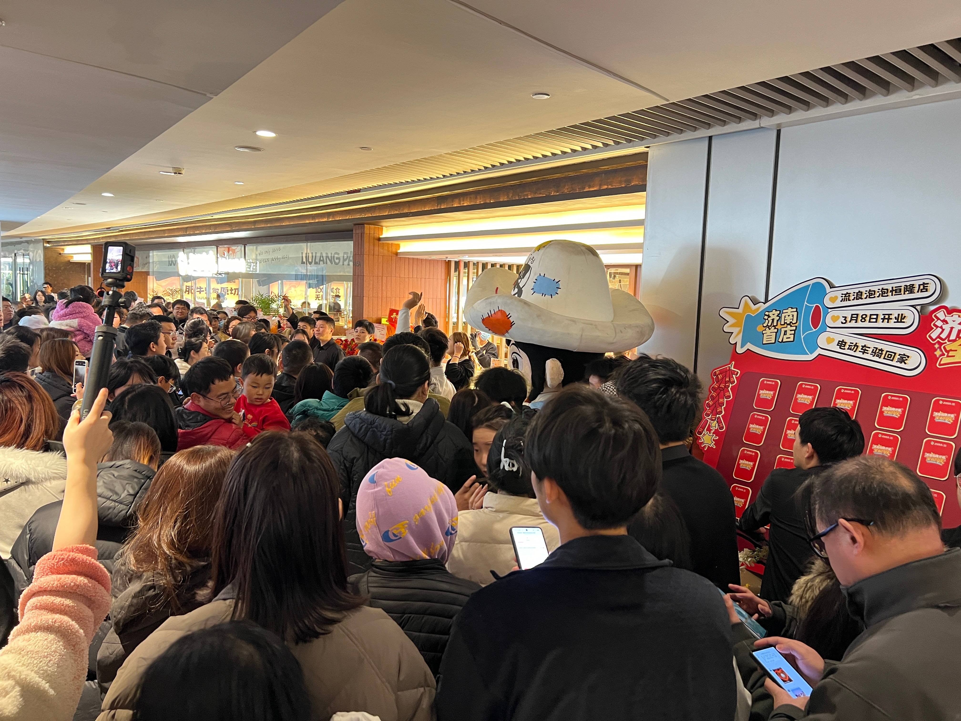 1773460856450355.jpg 济南开业人流1.jpg