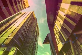微博：香港上市发行价定为每股272.80港元，000 股的约 2.67 倍